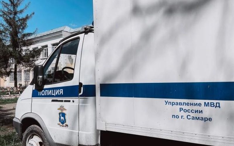 В Тольятти разыскивают мужчину, подозреваемого в краже рюкзака у кафе на улице Победы — Самарское информбюро