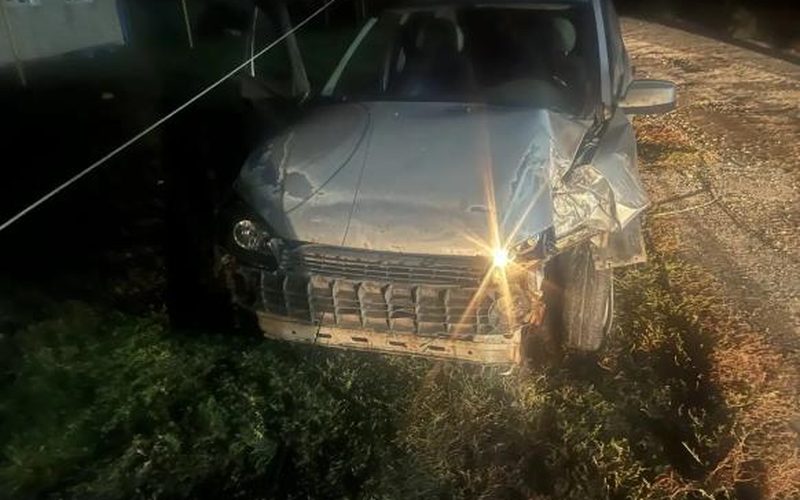 В Шигонах LADA Kalina съехала с дороги и врезалась в препятствие — Самарское информбюро