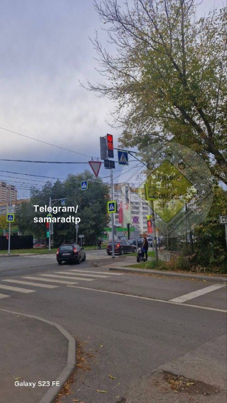 На перекрёстке Карла Маркса и Владимирской красный горит 99 секунд, зелёный — 13
