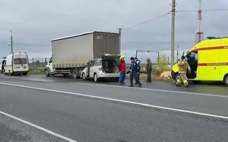 На трассе М-5 в Красноярском районе LADA Granta столкнулась с грузовиком DAF, водитель доставлен в медучреждение — Самарское информбюро
