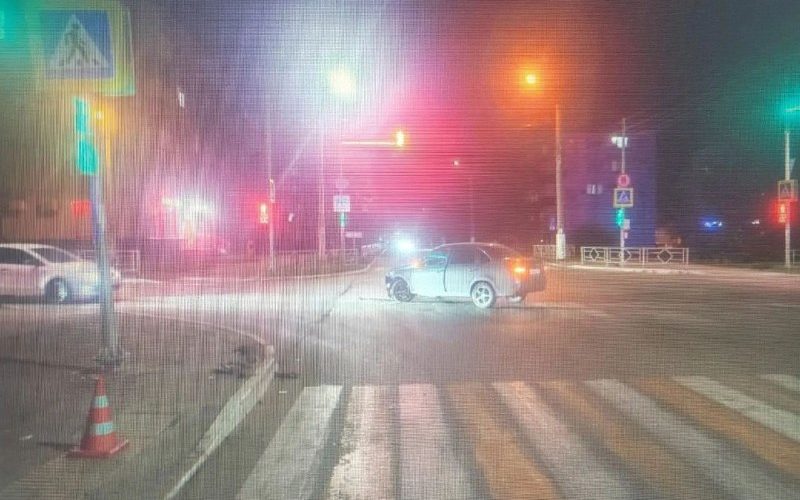 В Чапаевске мотоциклист сбил 14-летнего пешехода после столкновения с Lada Granta — Самарское информбюро